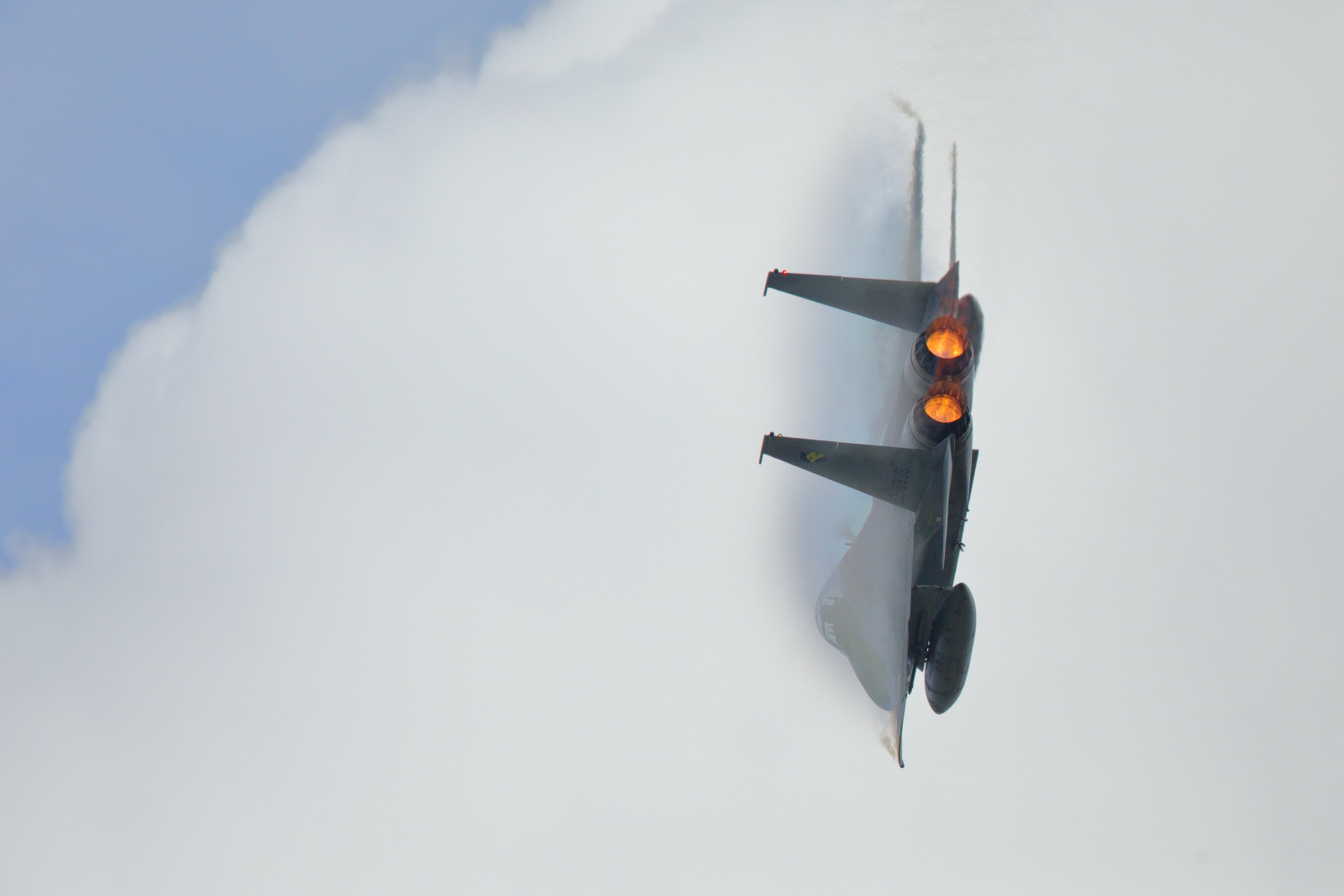 小松基地航空祭2018 306飛行隊 機動展示 虹色のベイパー